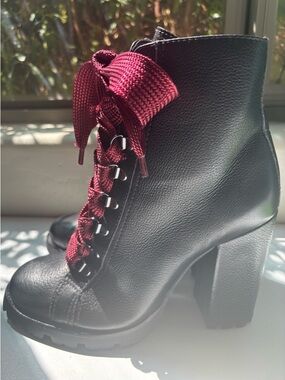 SCHUTZ Zara Women’s Black Leather Lace-Up Block Heel Ankle Boot Size 7.5 B NWB